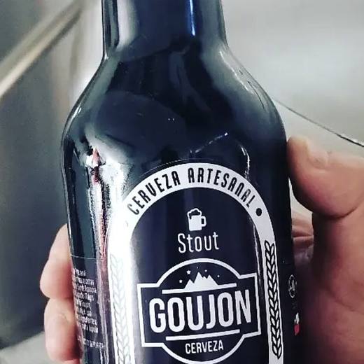 Stout Goujon en mano